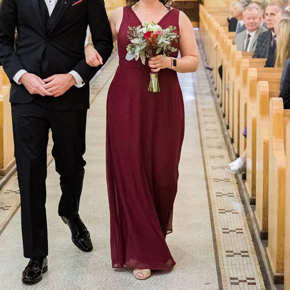 Sleeveless V-Neck Burgundy Dress